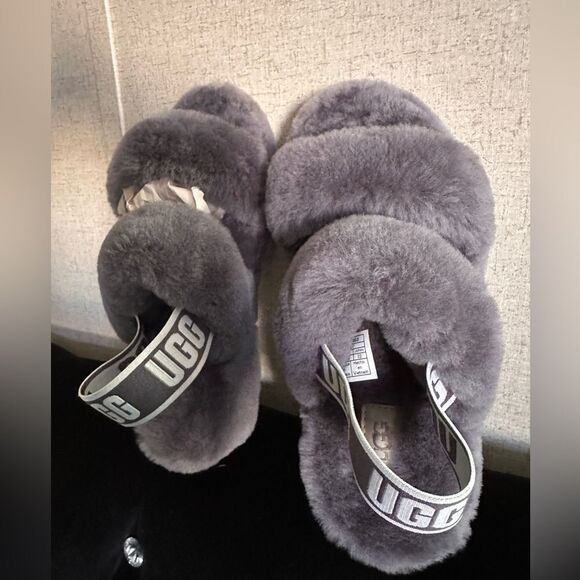 UGG Brand New Fluff Yeah Slide
Sandals Size 5 - Gray - Picture 7 of 17